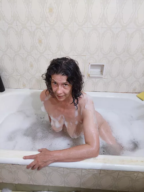 Ready to be rinsed 💋 by Matureadventurers