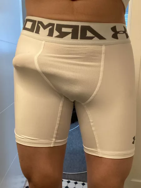 Ready to burst out of my shorts by Gjeex