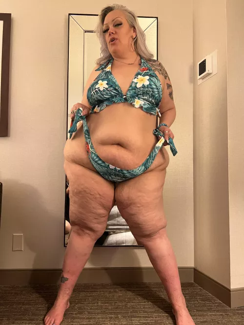 Ready to get wet 👙 by curvybarbietoo