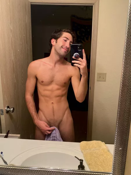 ready to play a few games 😈 by leogayy