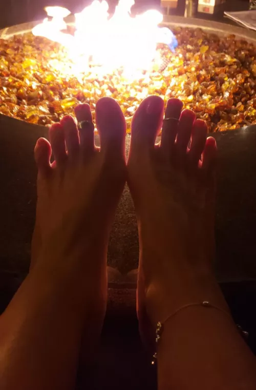 Ready to suck on my toasty toes??? by SexyFeetGirl20
