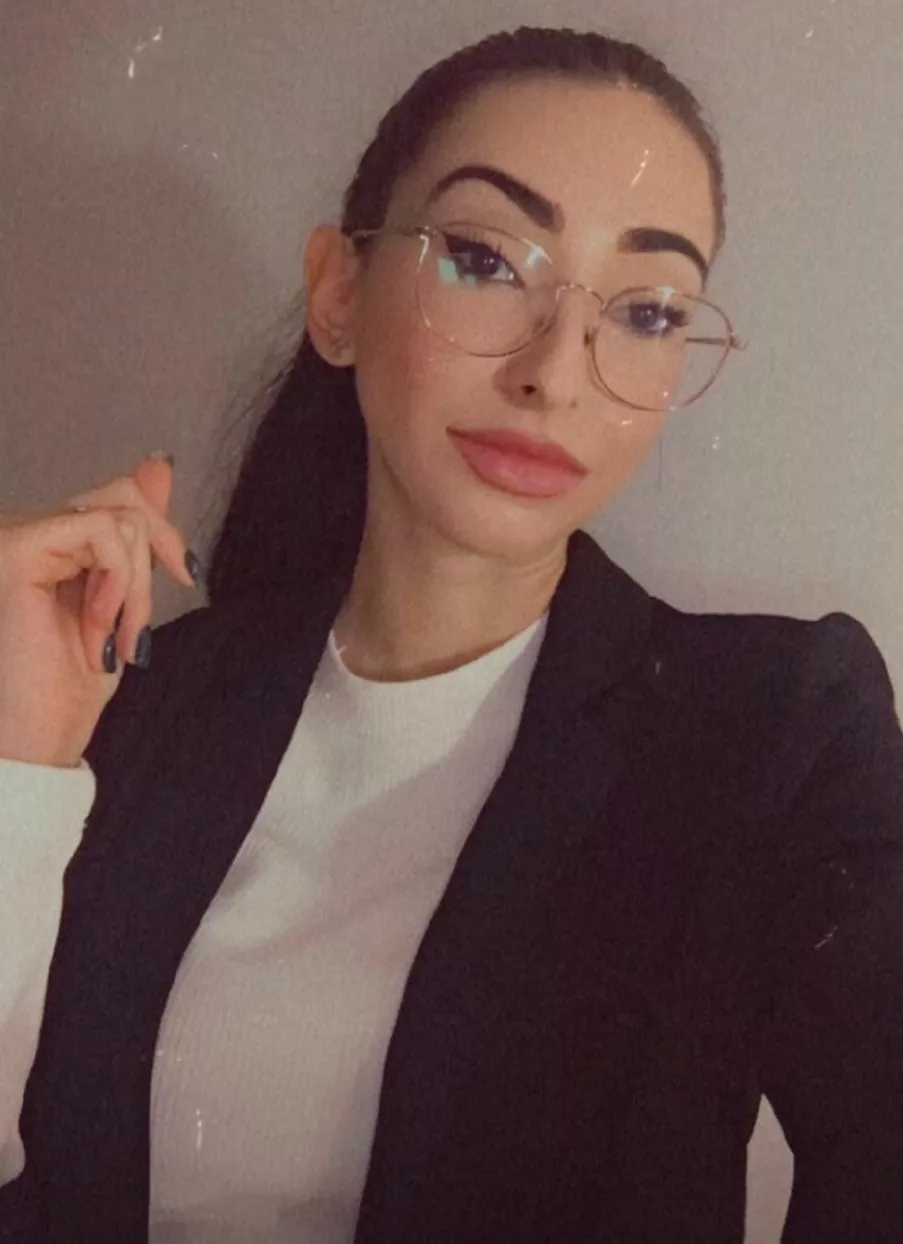 Ready to teach the students how to draw. Hope they'll pay attention to me. posted by bubunaca