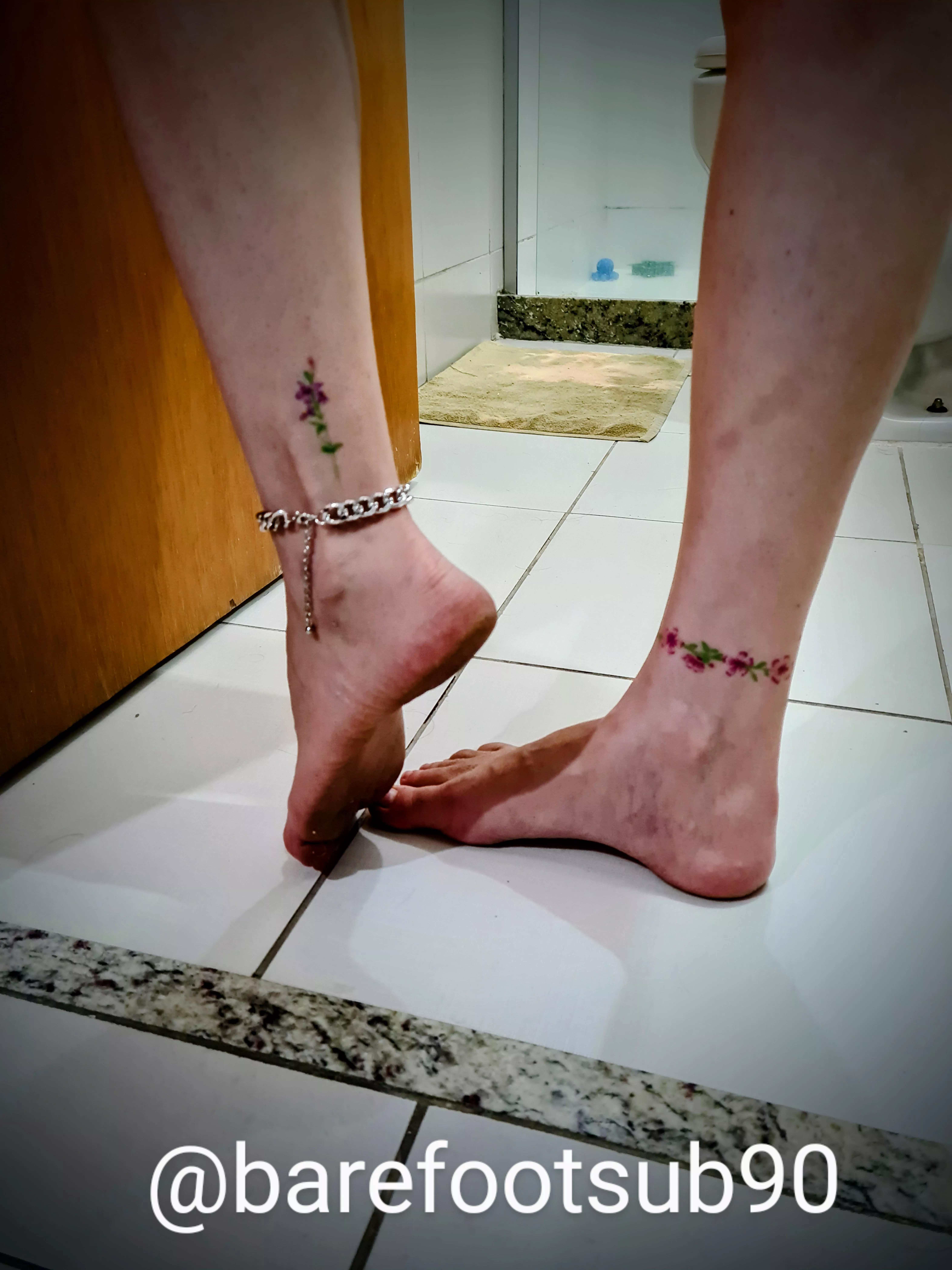 Real barefooter with black soles for you. posted by barefootsub90