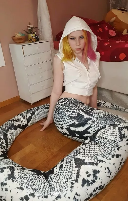 Real life white Lamia by MisaCosplaySwe posted by MisaCosplaySwe