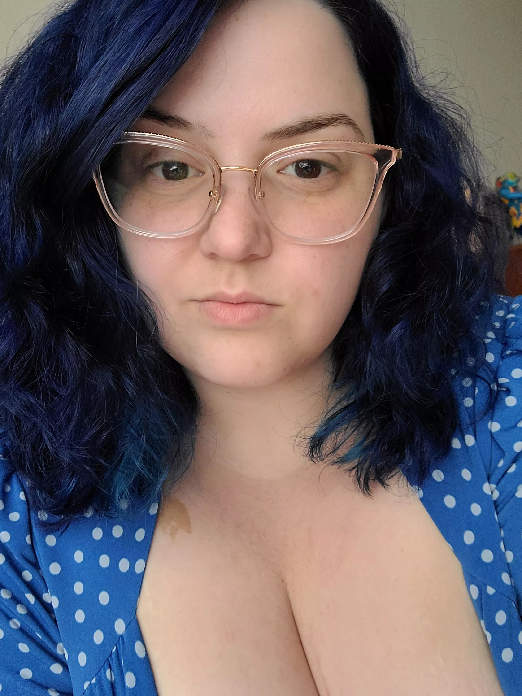 Really enjoying my new color 😊💙 posted by DommeBabeBonnie