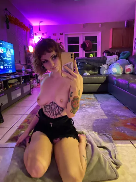 really should just take it all the way off..shouldn’t I? :p by hichewyy