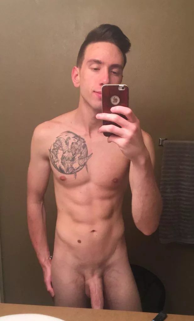 Really starting to love how I look naked (thank you guys 😉) posted by chipxlte