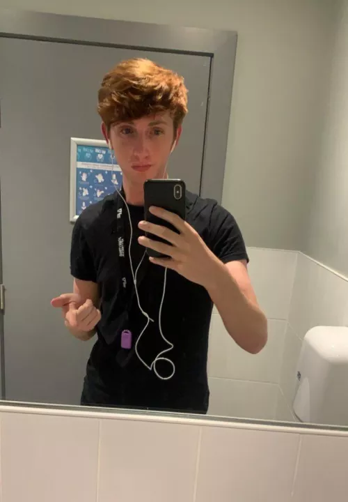 really struggling at college right now and idk it’s just getting super overwhelming and idk who to tell but I just gotta keep trying. Here’s a pic of me trying to distract myself at the gym tho 😅 by Dillon-Daytona