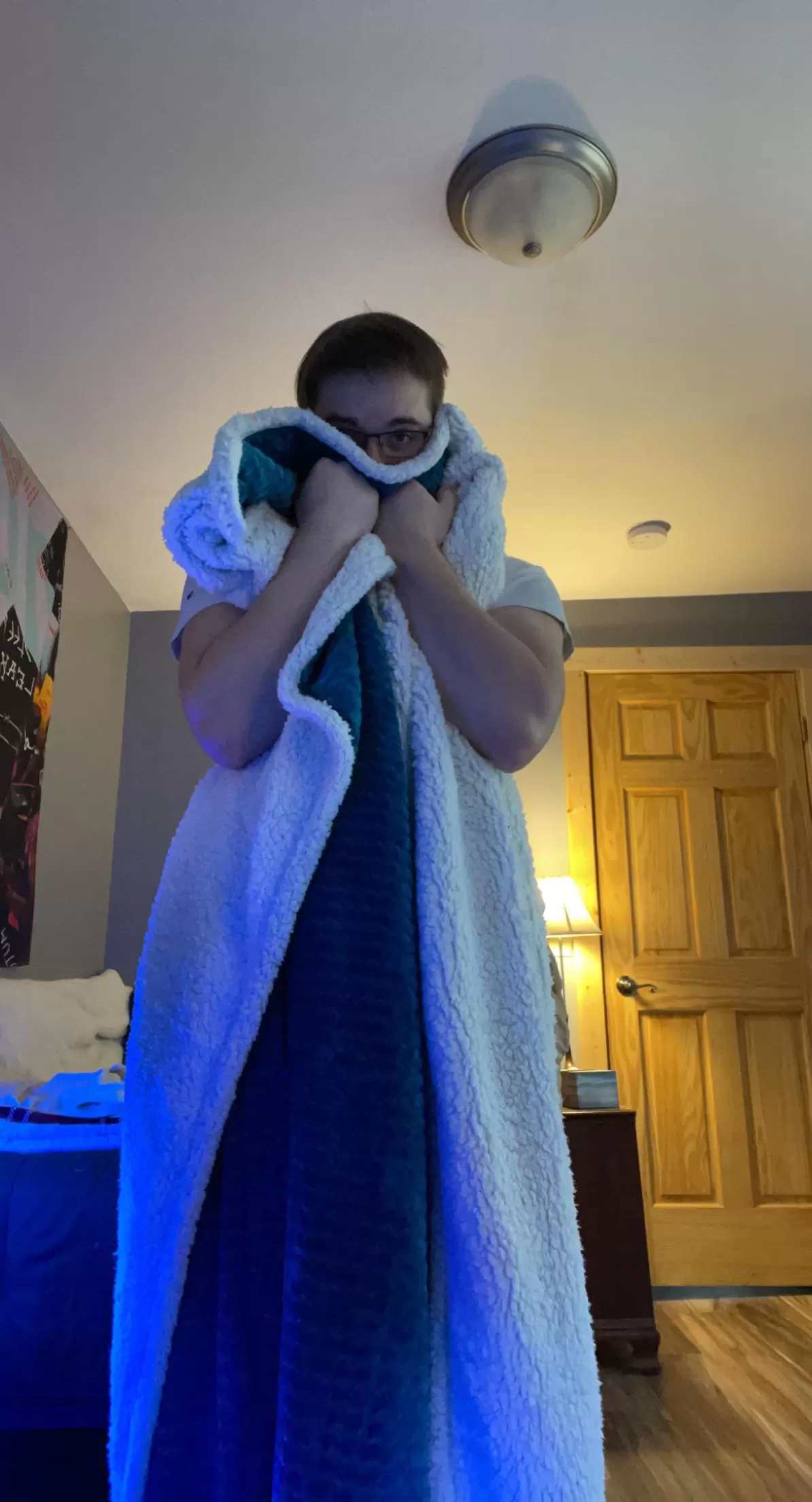 Really wish I had a kitty to cuddle with🥺🥰 posted by midskiz