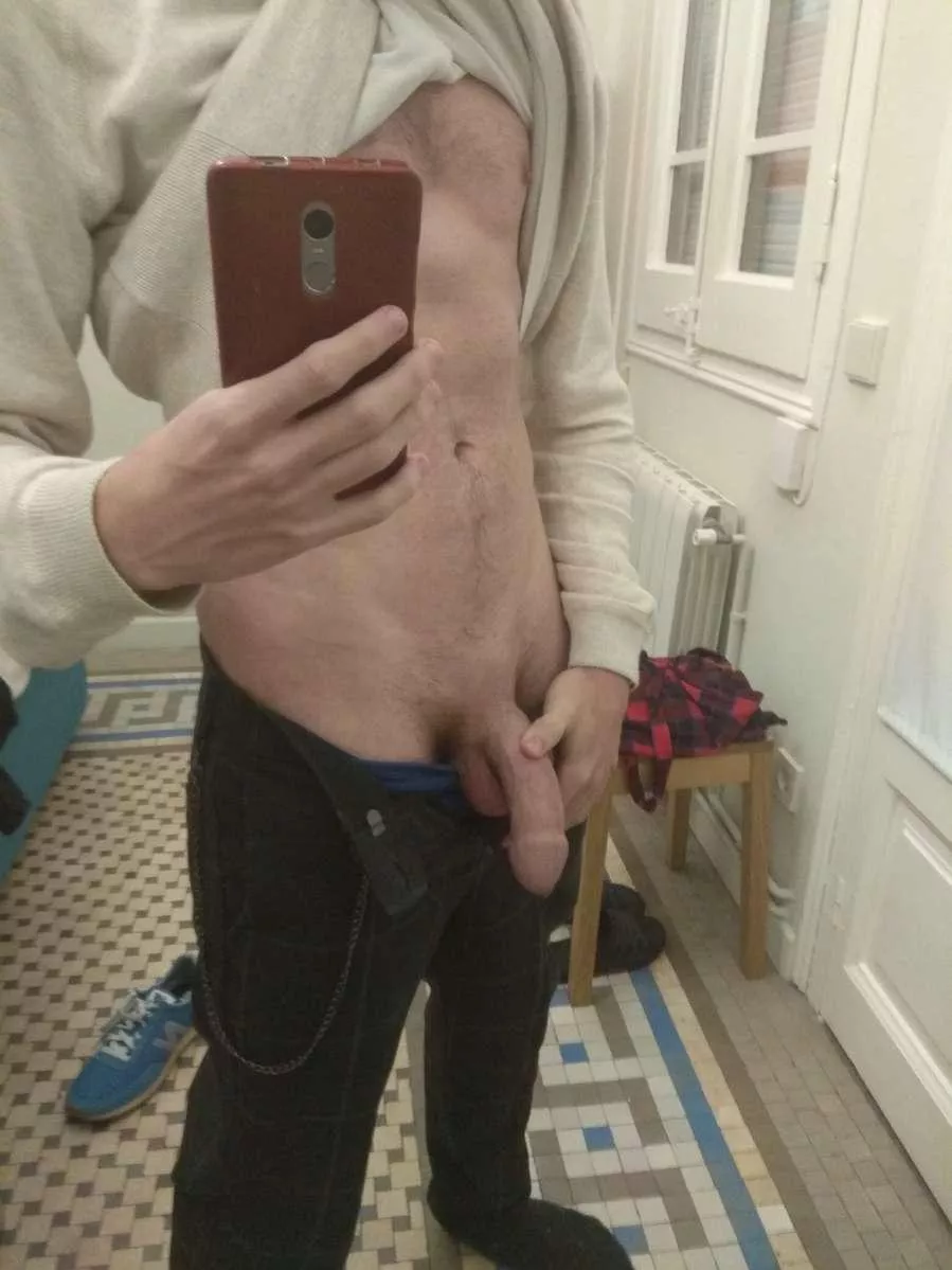 Recently shaved, how's It looking? 😉 posted by Delicious_Row_3727