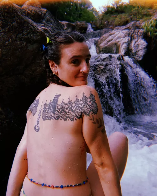 Recharging spot 💦🌿 by travelhippiecam