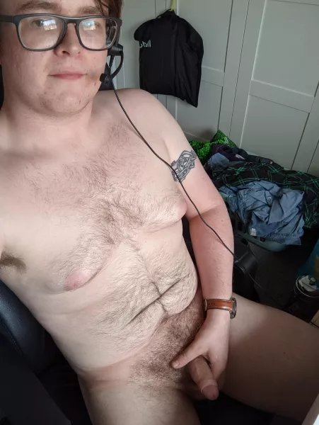 Reckon the customers I'm speaking to know I'm naked? by Tommy_Exhib