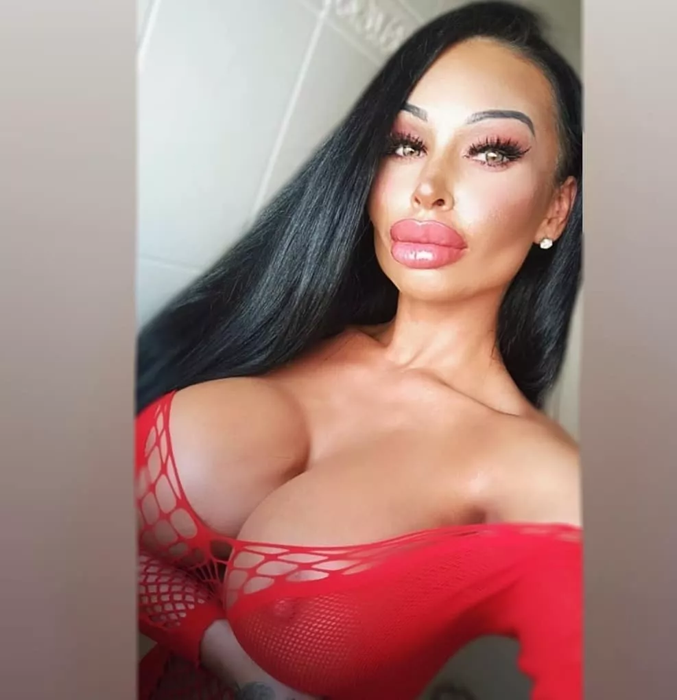 Red posted by gosterime