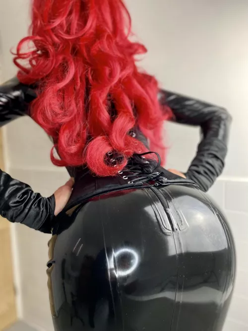 Red alert by ShyneeYogi