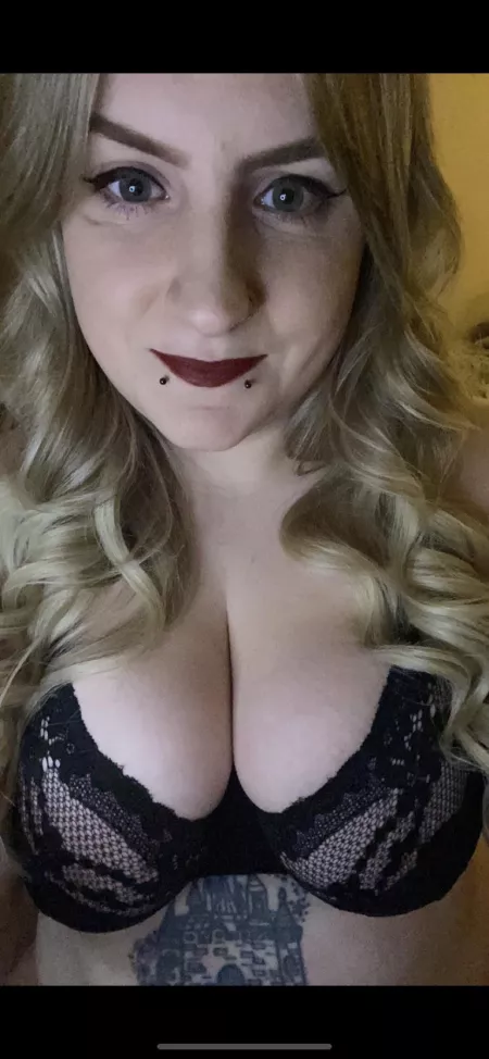 Red and black forever 💋💄 by ungroundbreakinglaw8