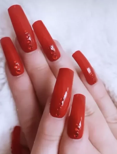 Red claws ready for scratching by missjxoxo