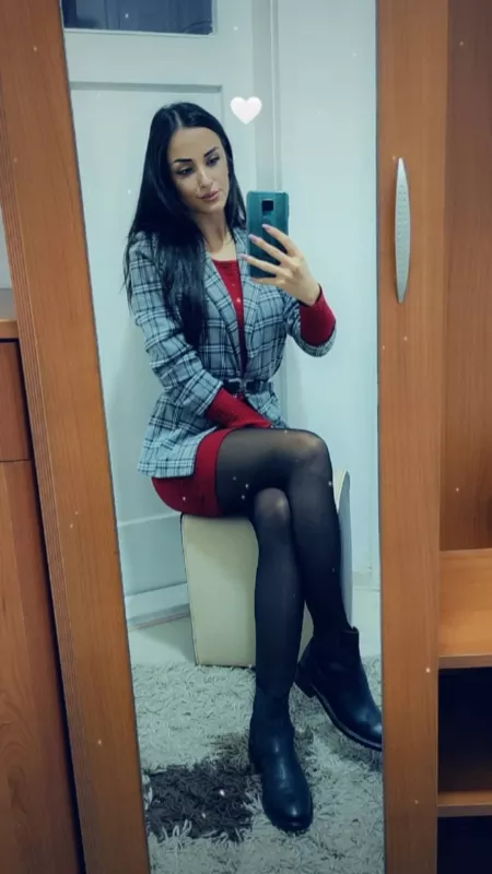 Red dress by anafan94