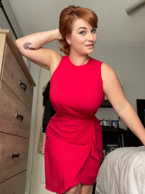 Red dress by FizzyOrangeJuice