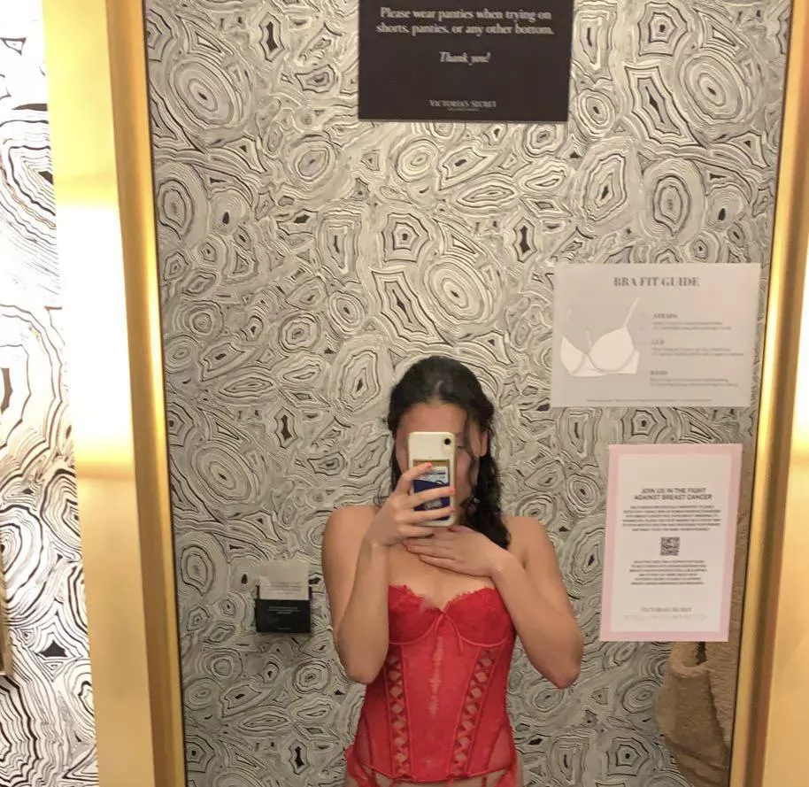 Red ❤️ [f] posted by Alison-L