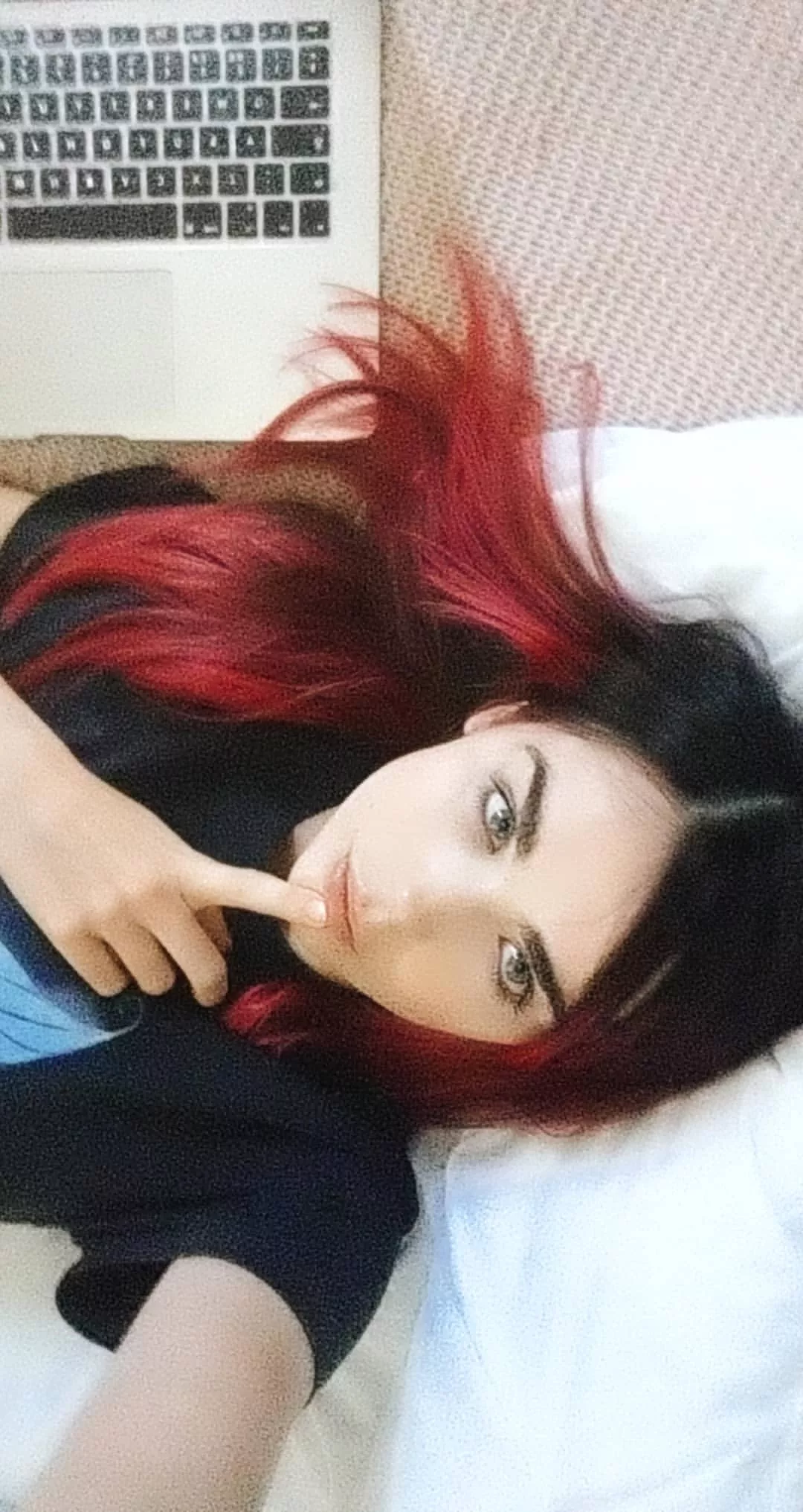 Red hair 👩🏻‍🦰 posted by impulsive303