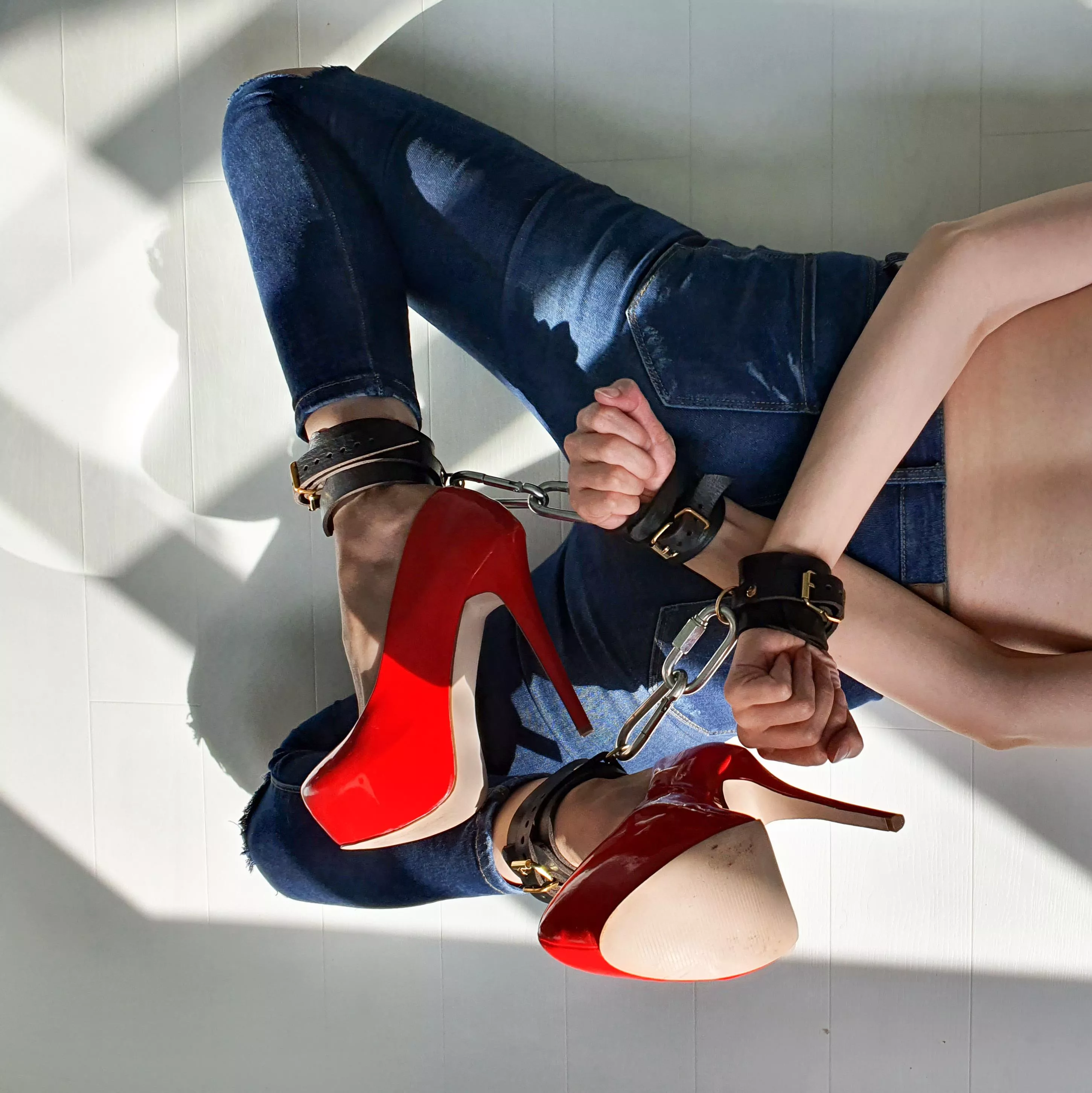 Red heels and restraint posted by AlexGomolov
