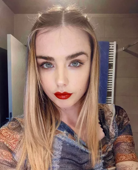 Red lips by ProximaBee