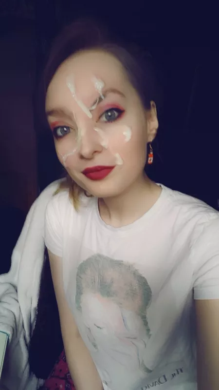 Red Lips And Cum Is A Great Look by dadfromukthrow