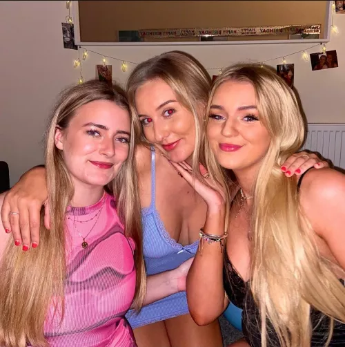 Red lips by thisisthrowawaykev