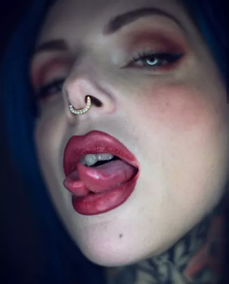 Red lips by ivanovichxis