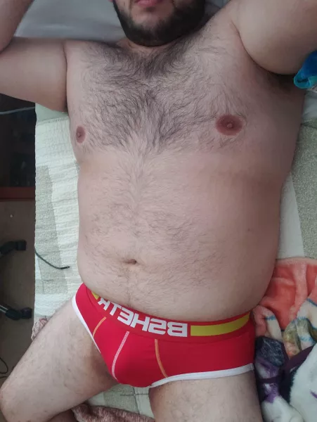 Red looks good on me, don't ya think? by ozmaws