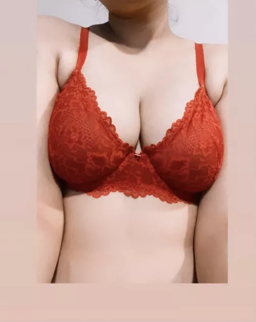 Red makes me feel like such a slut [F] by desi_kink