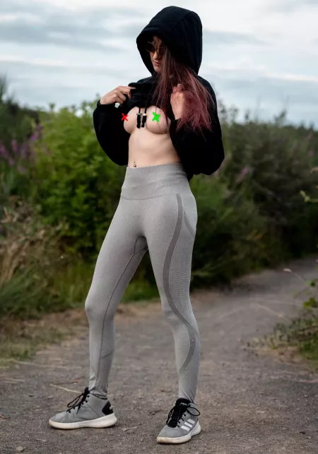 Red or green, your choice [f] by EvaTheHuntress