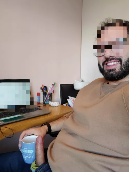 Reddit makes that my tight jeans can't keep it inside 😏😏😈😈🔥🔥 by Drareg2