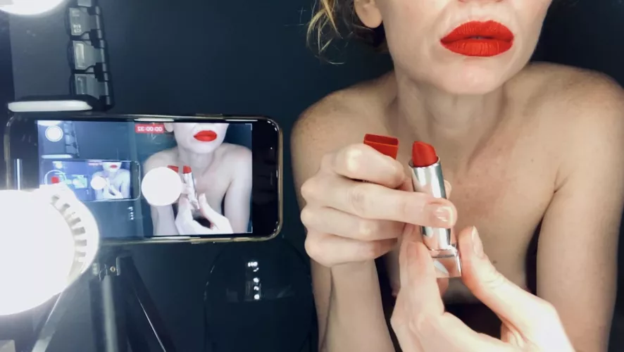 Red-lipped DSLs in infinite regression by AutumnOrchidsTouch