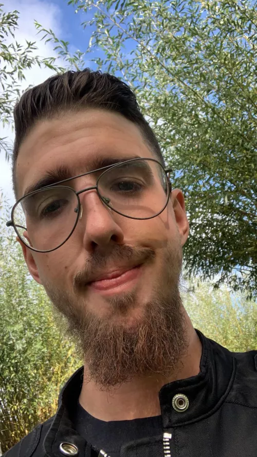 Relaxing.. by DamianIsMyName