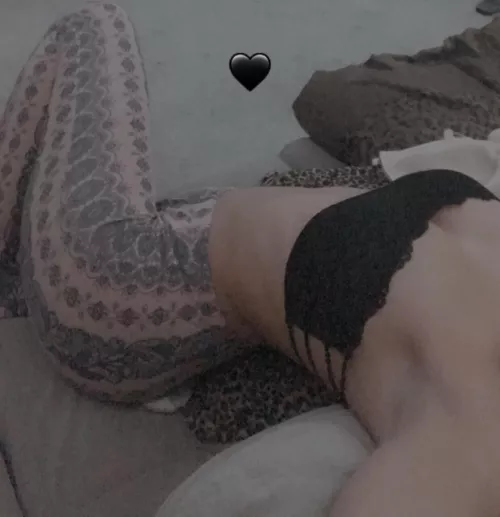 Relaxing 🥰 by Tyniasworld