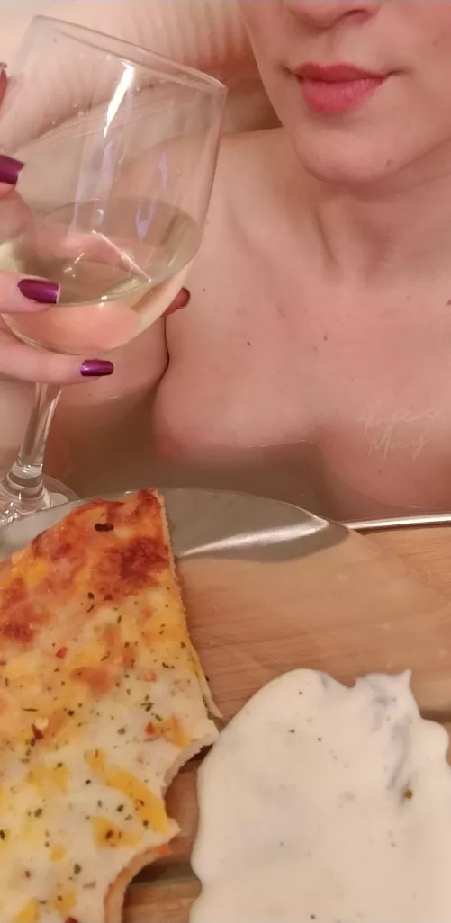 Relaxing night :D <3 by Alyce_May19