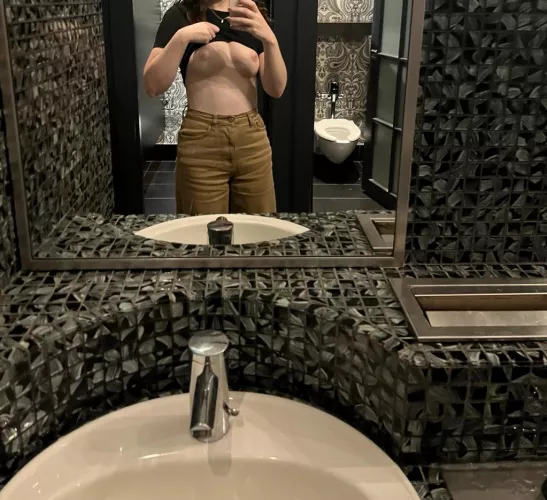 Restaurant risky flash 😜 [f] by roseoftheoasis