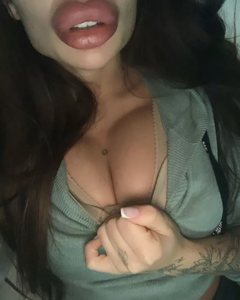 Revealing posted by bubblebuttftw