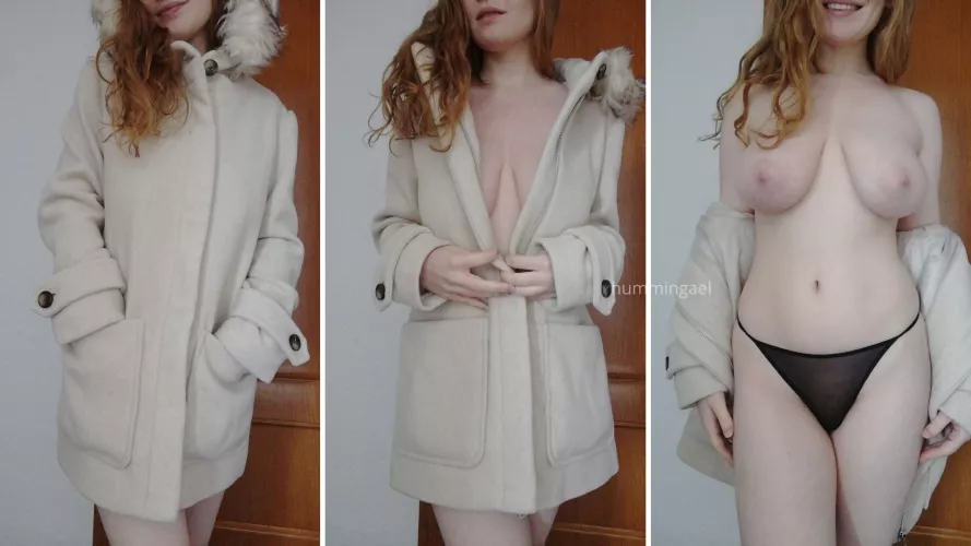 Revealing what's under my coat... by hummingael