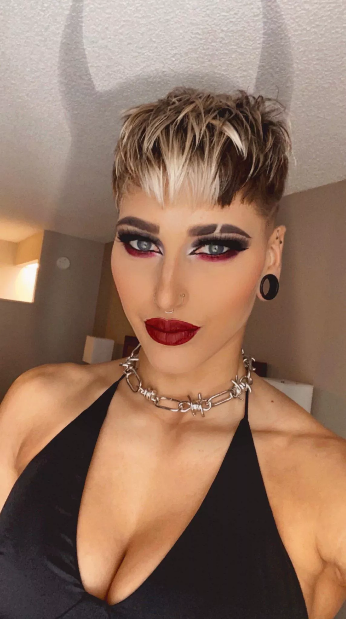 Rhea Ripley nudes | GLAMOURHOUND.COM