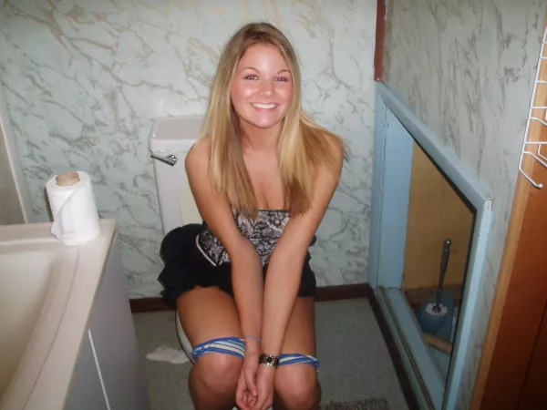 Ridiculously photogenic toilet girl. by luv____to____race