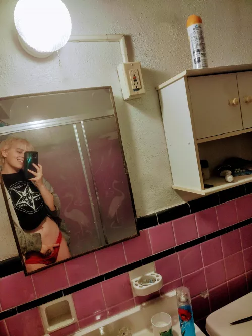 right after i slipped and put a big crack in those glass shower doors. this is the best picture i could get of the damage by blugle11