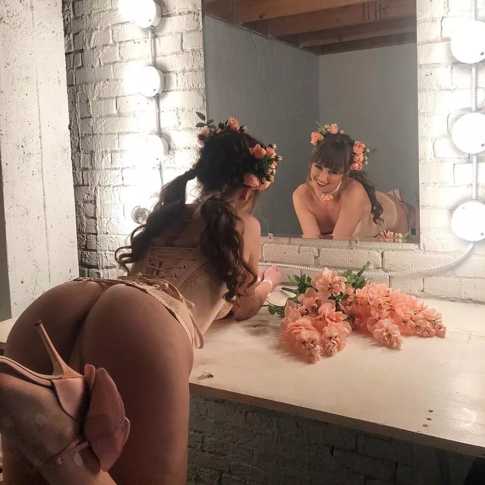 Riley Reid posted by Skelly180am