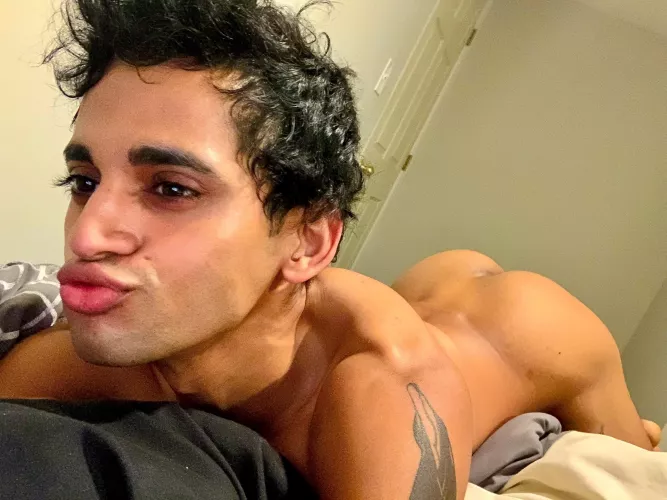 Ringing in the new year! 🍑 by itsdaowl