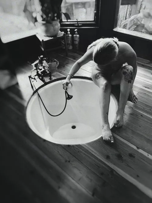 Rinsing the tub by kinkycouple63