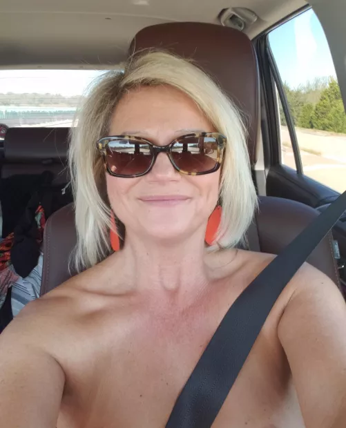 Road trip! Female by HOTELLIE