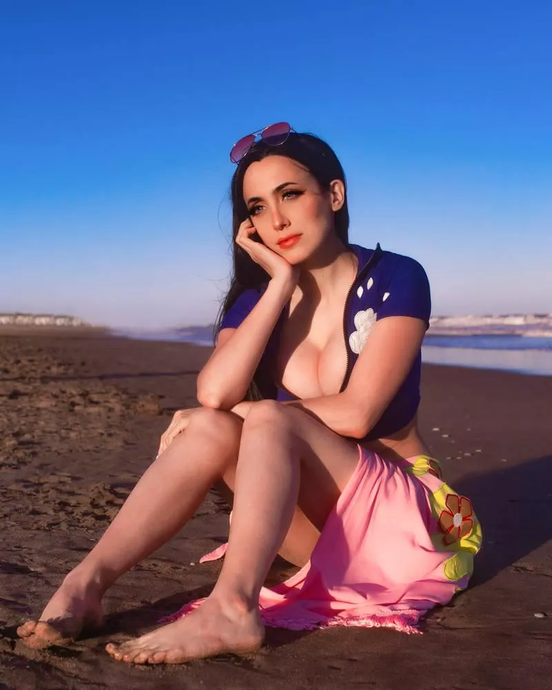 robin Cosplay 😍 posted by cakemultifruit