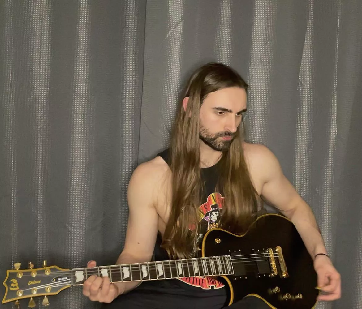 Rock out 🎸wid da mane out🦁 posted by Alexjh93