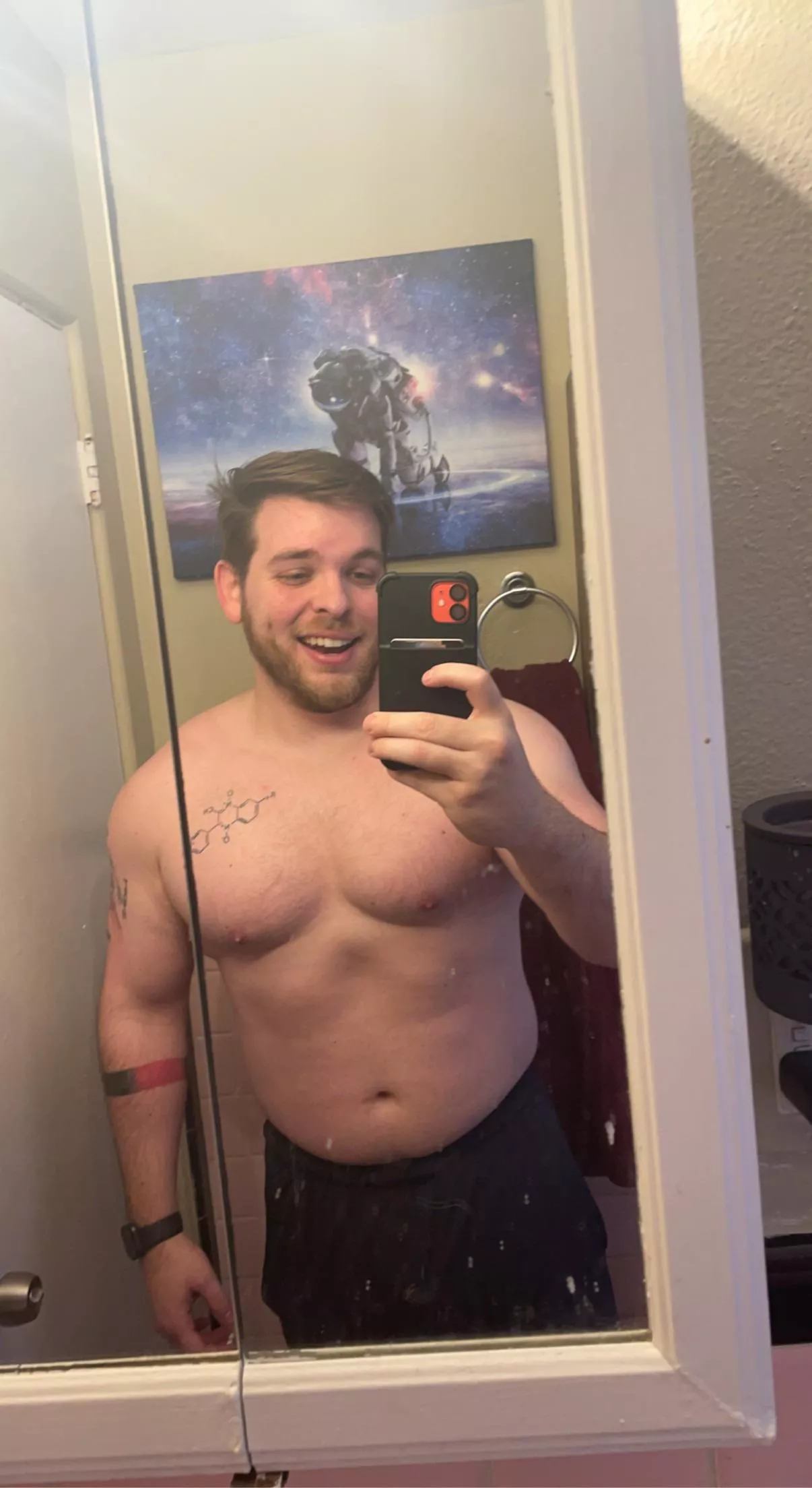 Rocking that chubby fit vibe at the moment. Slowly losing weight, but until then, I’ll post here ☺️ posted by just_forshow